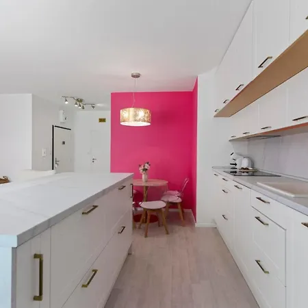 Lam Pink - Jacuzzi - Ac - Ps4 * Pressburg